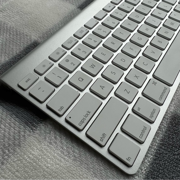 Apple Magic Keyboard A1314 - Picture 3 of 6